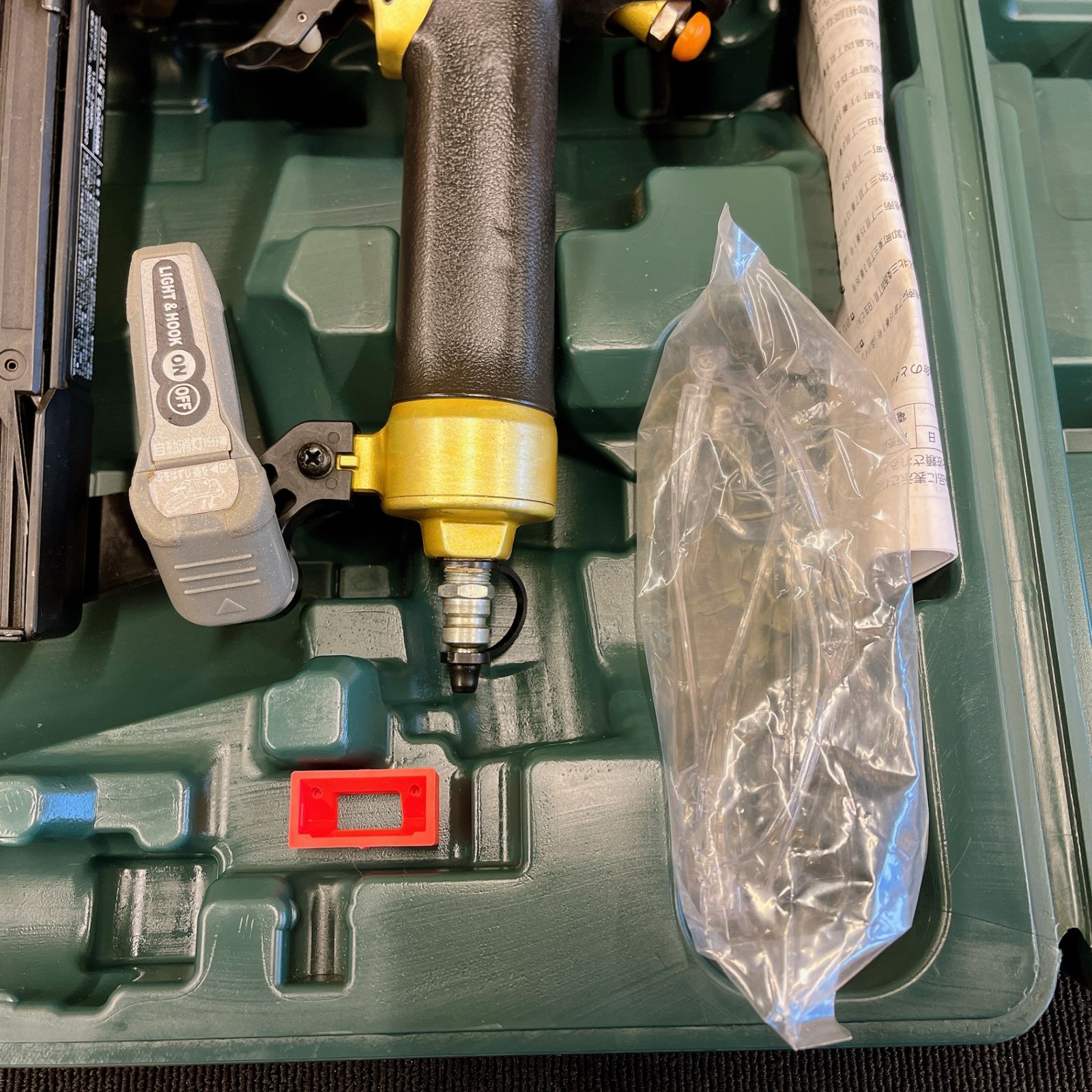  日立工機 N 5008 HM 高圧フロアタッカ ケース付き 動作良好 エアータッカー エアーツール