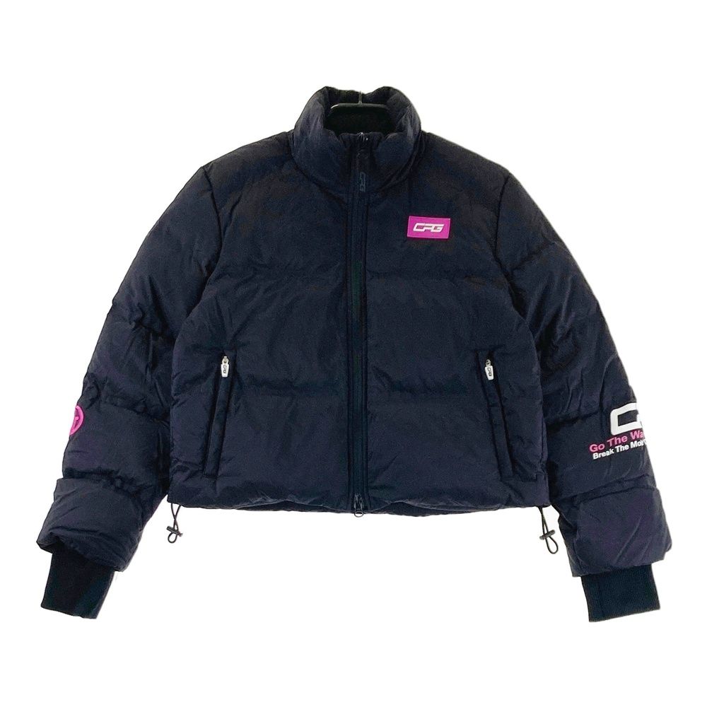 サイズ：S CPG GOLF シーピージーゴルフ  中綿 ダウンジャケット  ブラック系 [240101622639] ゴルフウェア レディース ストスト サイズ：S CPG GOLF シーピージーゴルフ 中綿 ダウンジャケット