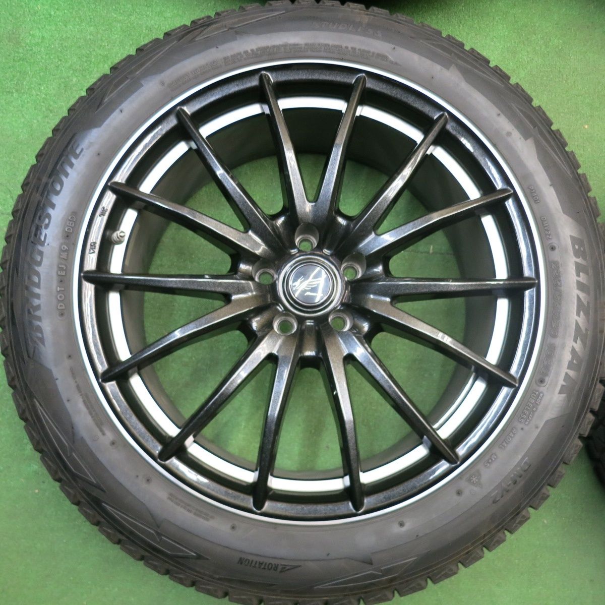 バリ溝！キレイ！9.5分☆スタッドレス 235/55R20 ブリヂストン 