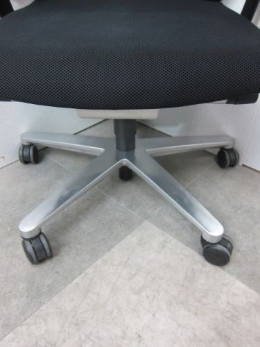  品 ウィルクハーン ONチェア 可動肘付ONチェア ブラック フロアチェア オフィスチェア ワークチェア 椅子 チェア