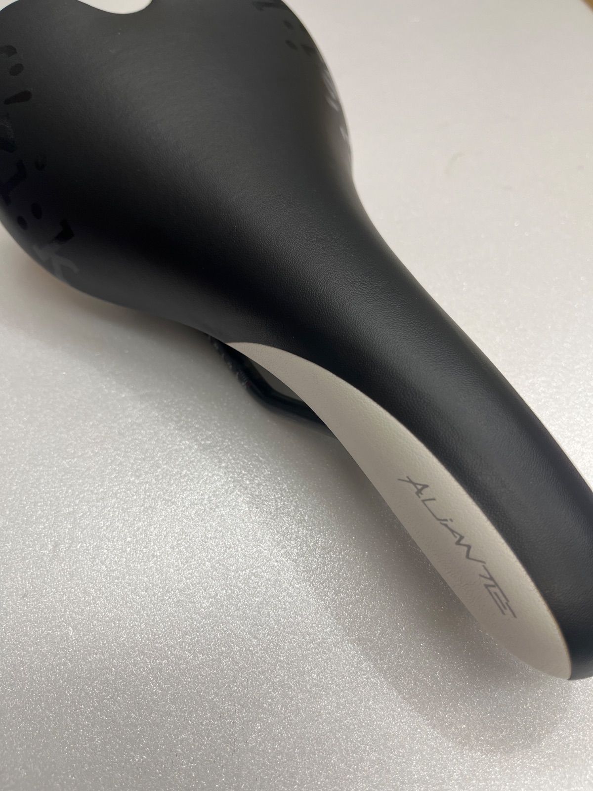 中古】fizik Aliante R3 Gamma ブラック/ホワイト. サドル K:iumレール 