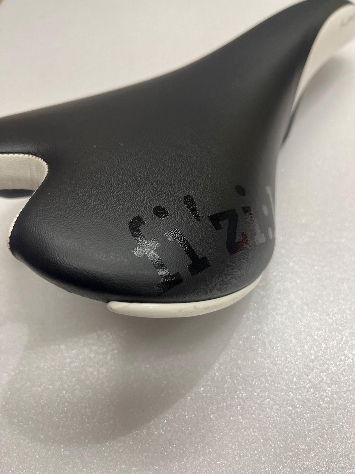 中古】fizik Aliante R3 Gamma ブラック/ホワイト. サドル K:iumレール
