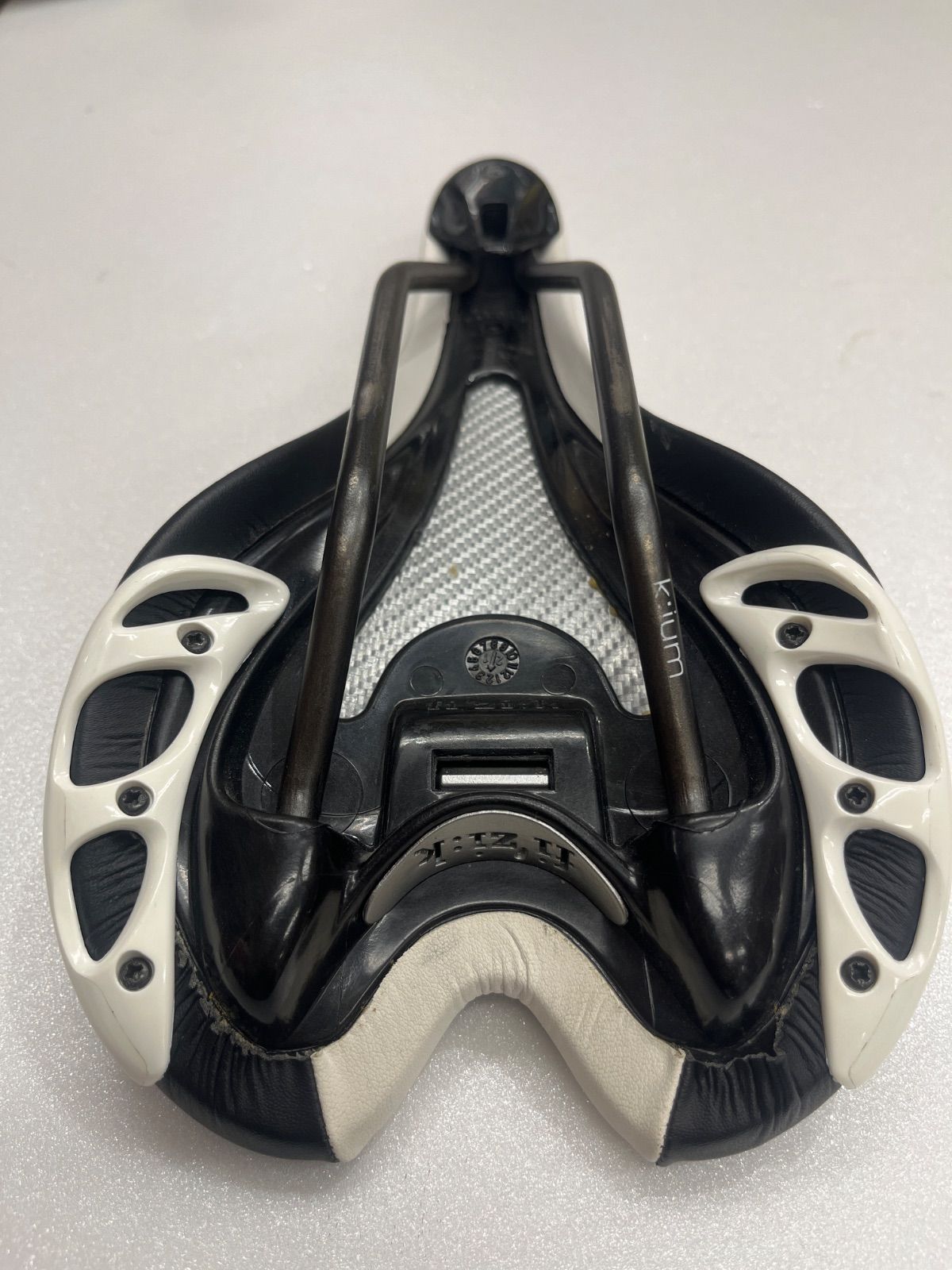 中古】fizik Aliante R3 Gamma ブラック/ホワイト. サドル K:iumレール
