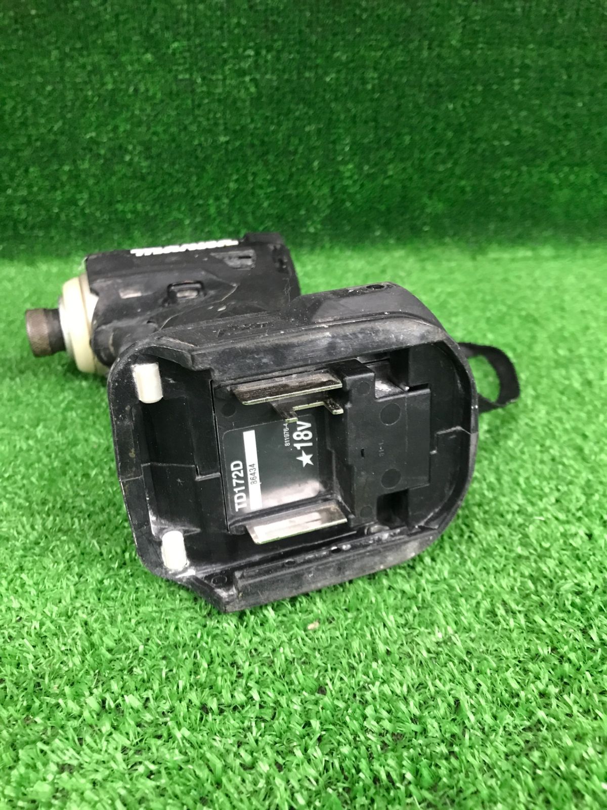 品 0906 makita マキタ 18 v充電式インパクトドライバ 黒 本体のみ