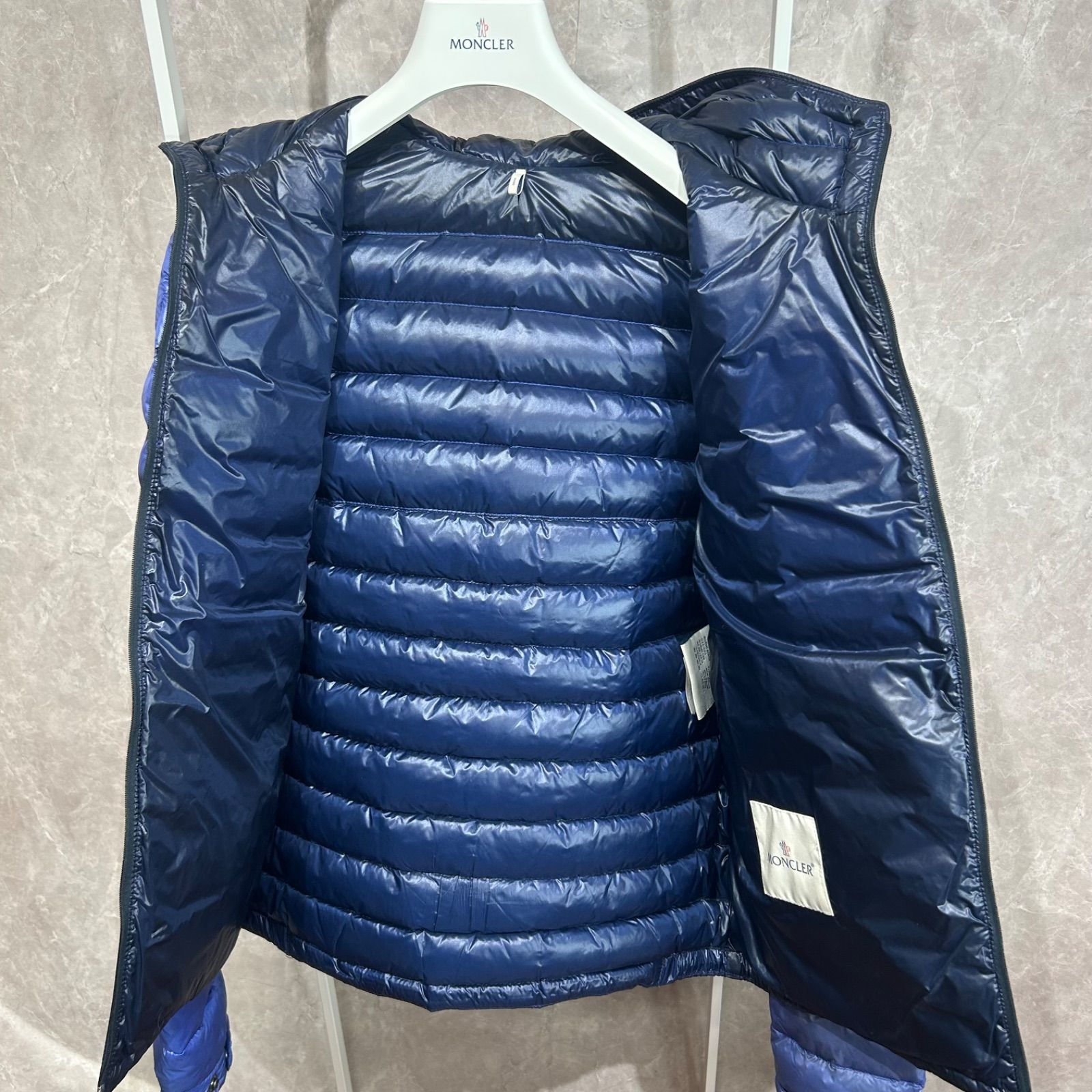 MONCLER モンクレールライトダウンジャケットブルーネイビー2 - メルカリ
