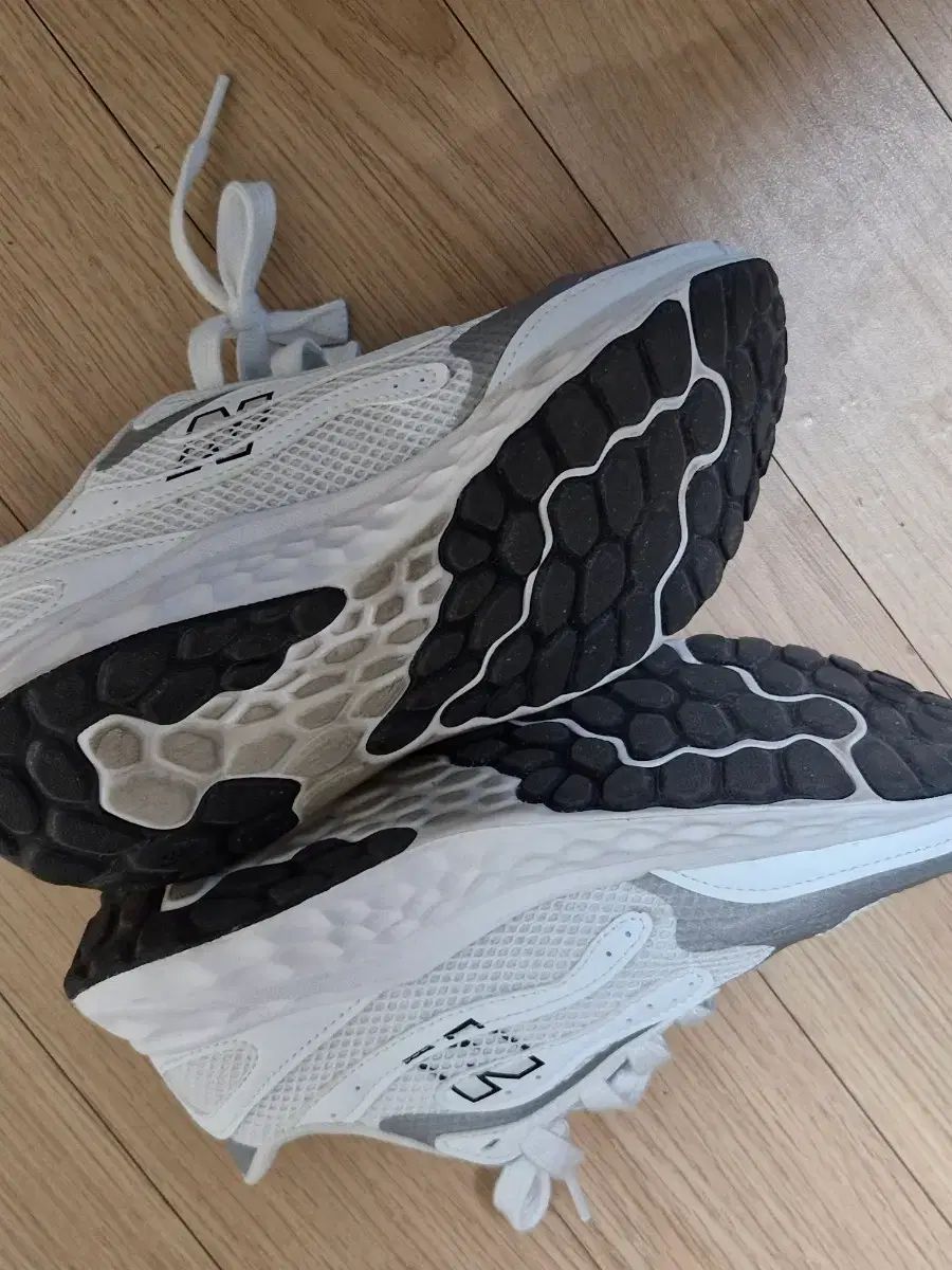 ニュー ンス フレッシュフォーム スニーカー