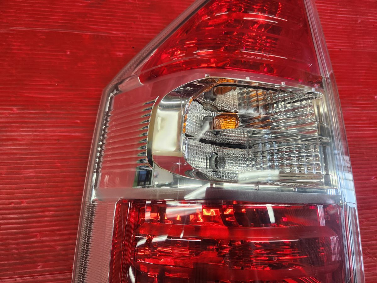 トヨタ 70 ノア 前期 純正 左 テールランプ ZRR70W Ichikoh 28-198