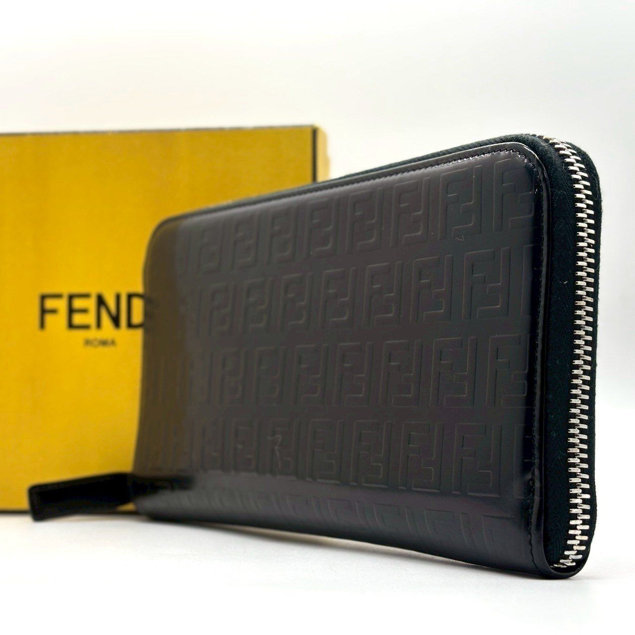 黒で魅せる立体ズッカ】 FENDI 長財布 ラウンドファスナー ズッカ柄