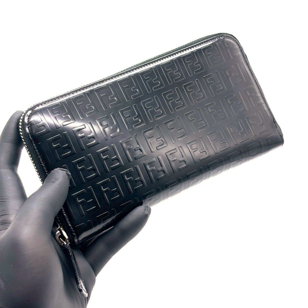 黒で魅せる立体ズッカ】 FENDI 長財布 ラウンドファスナー ズッカ柄