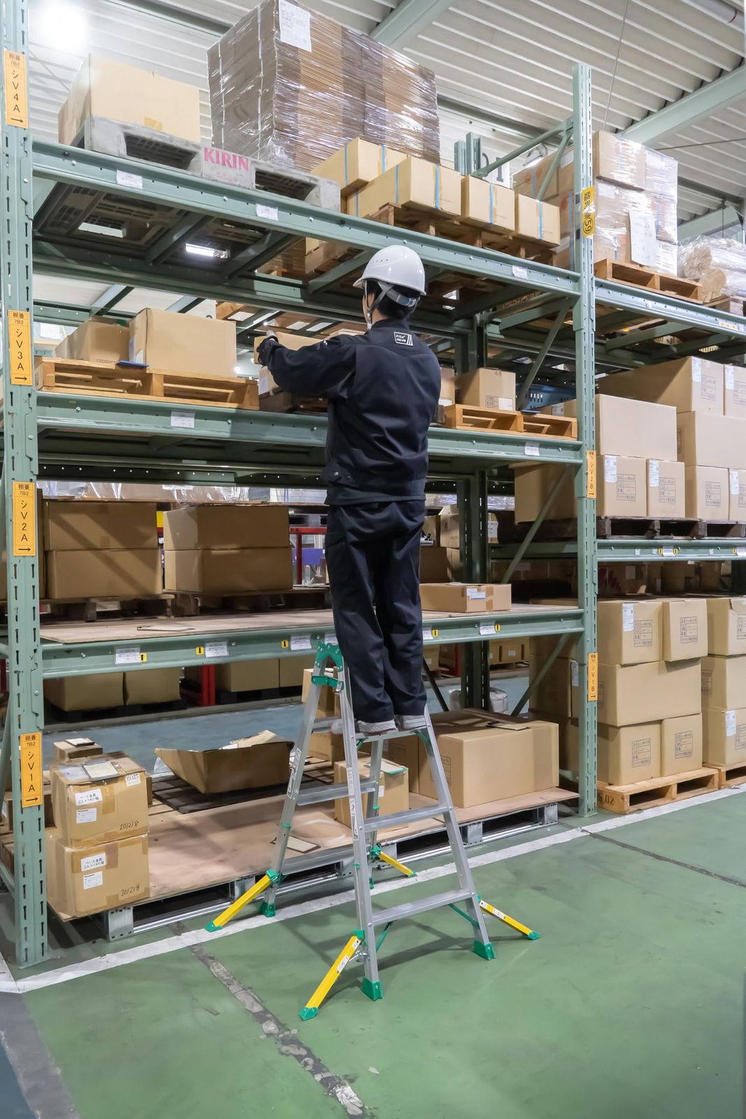 ピカ PiCa ピカコーポレイション 脚立 NDA-120 4段 4尺 110 cm アウトリガー付き はしご兼用脚立 安定性向上モデル 折りたたみ収納 セーフリガー アルミ製