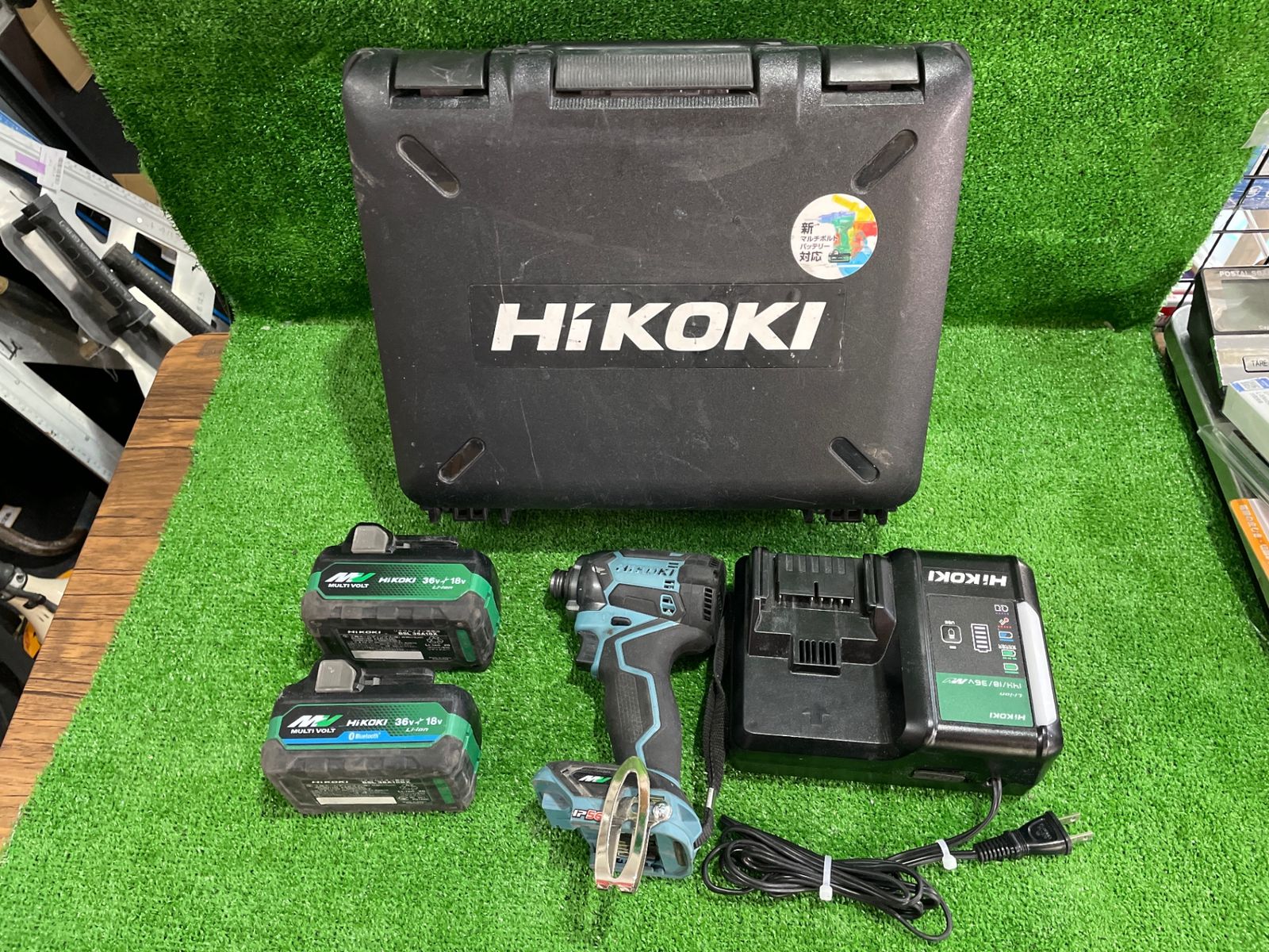 HIKOKI CB コードレスインパクトドライバ 色セームブルー 軸ブレ有 バッテリ 充電器 ケース有 ス-289