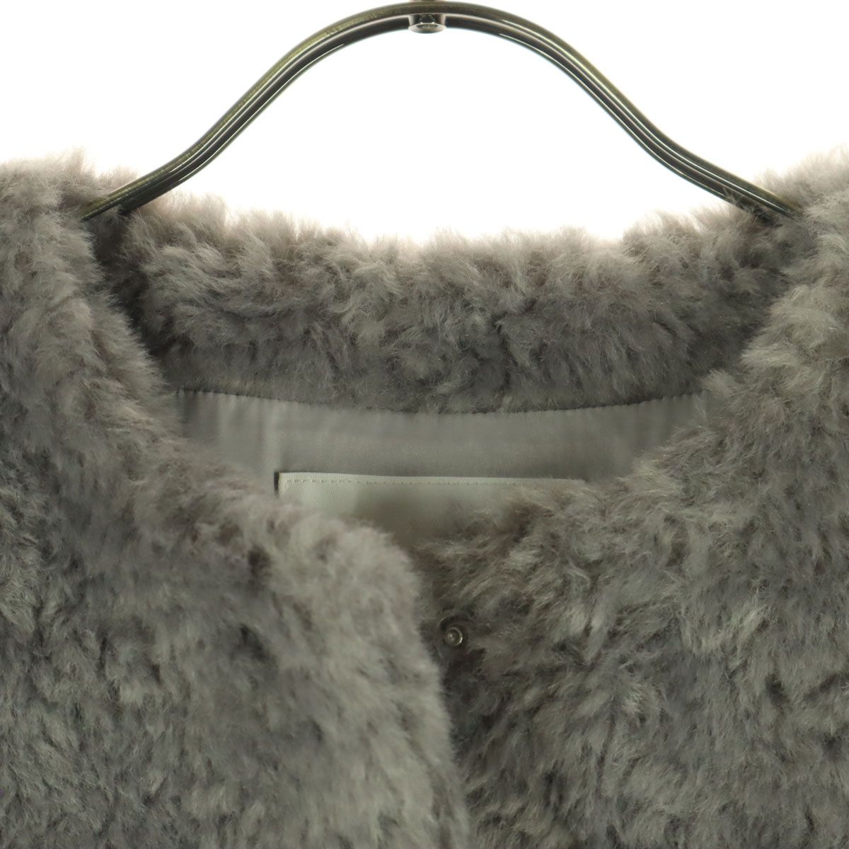 新品未使用TOMORROWLAND グレー フェイクファーベスト 美品 BALLSEY ボールジィ ショート丈 フェイク ファーベスト 36 グレー