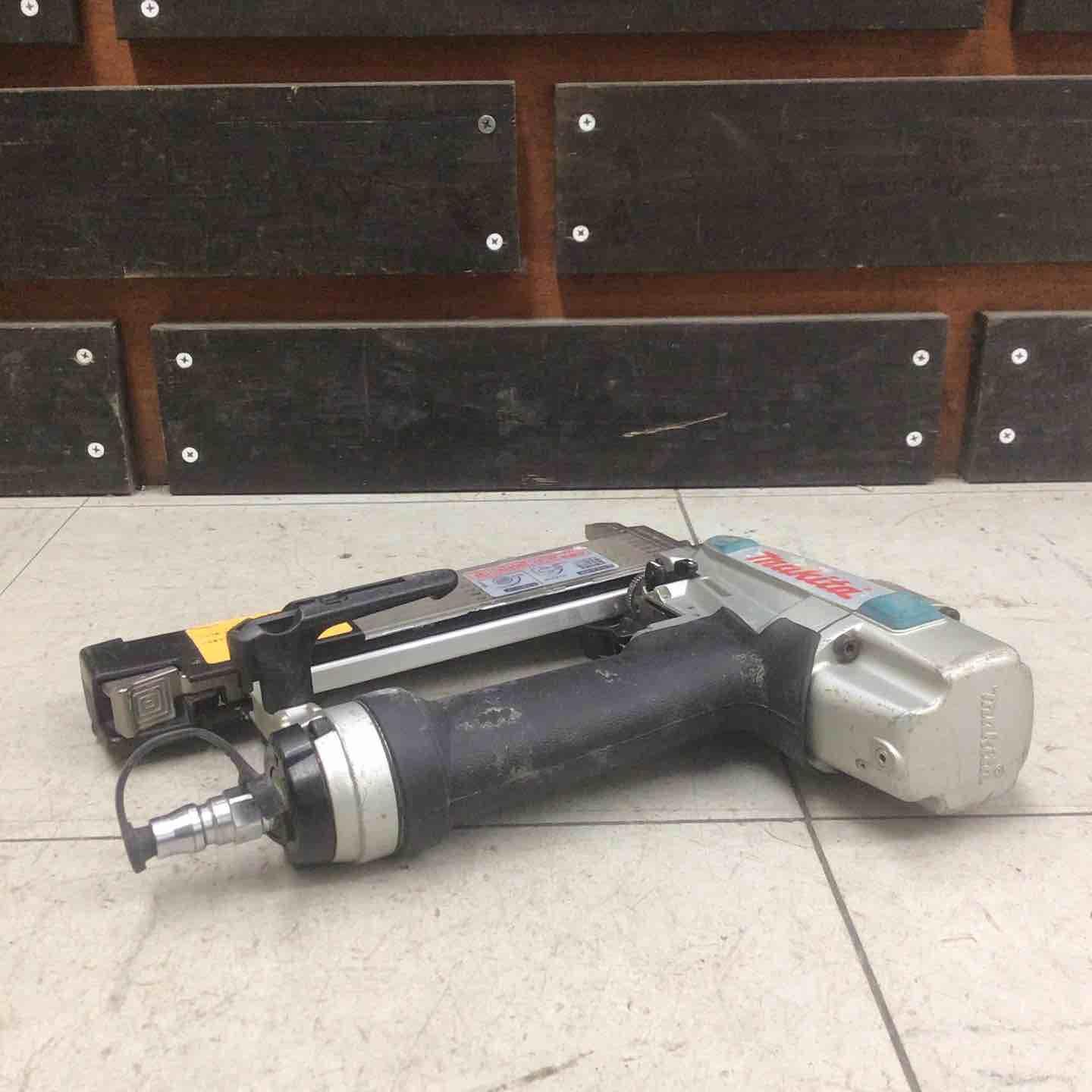  品 マキタ|makita 常圧フィニッシュネイラ AF 502 N その他 電動工具 エア工具