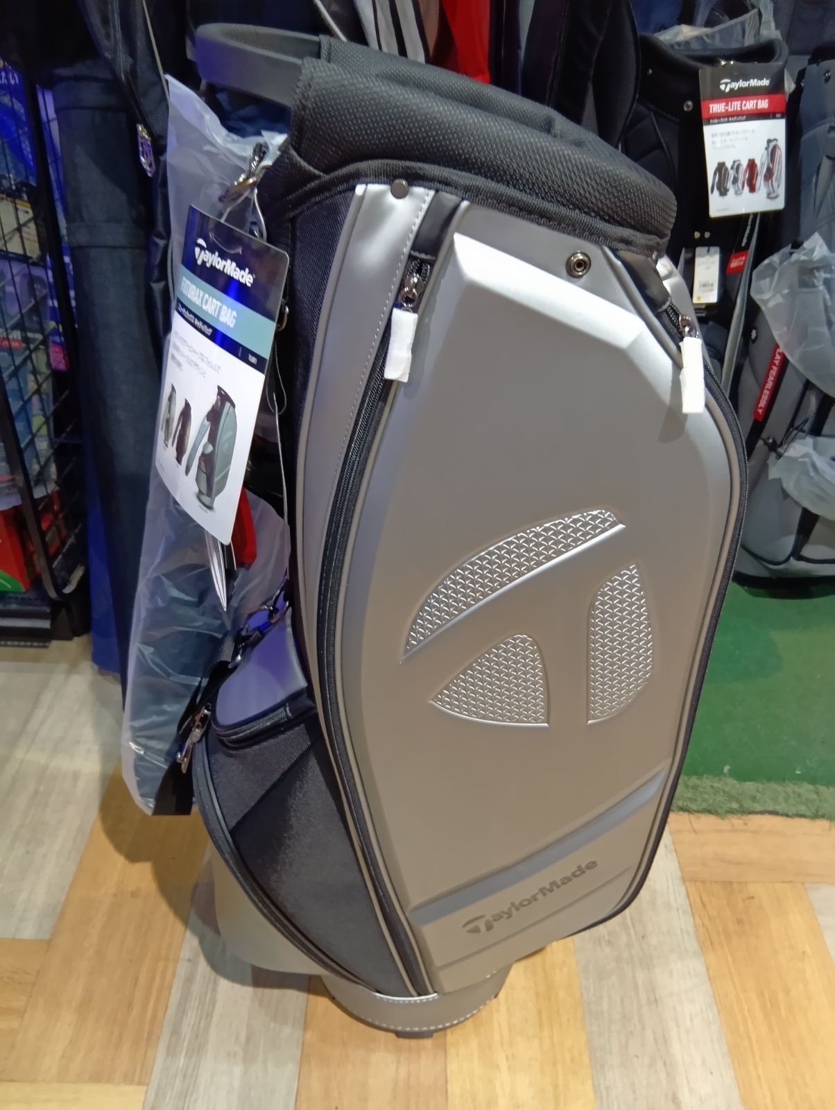 Cb 未使用品 テーラーメイド TL881 キャディバッグ フューチュラックス キャディバッグ 4分割 Gun Metallic 9 5型 47インチ対応 TaylorMade 大崎店