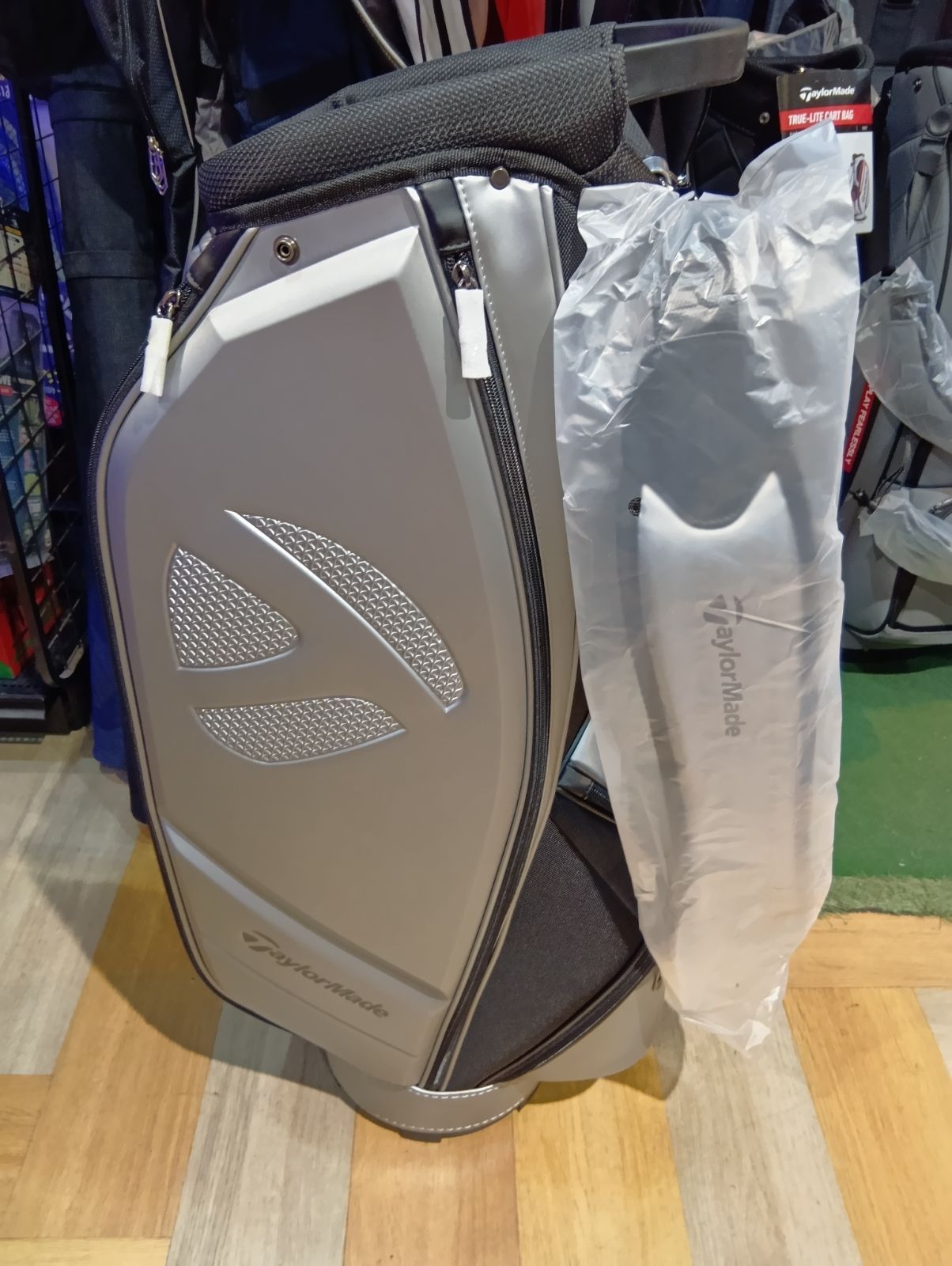  Cb 未使用品 テーラーメイド TL881 キャディバッグ フューチュラックス キャディバッグ 4分割 Gun Metallic 9 5型 47インチ対応 TaylorMade 大崎店 ユーティリティ ゴルフバッグ キャディバッグ ゴルフ