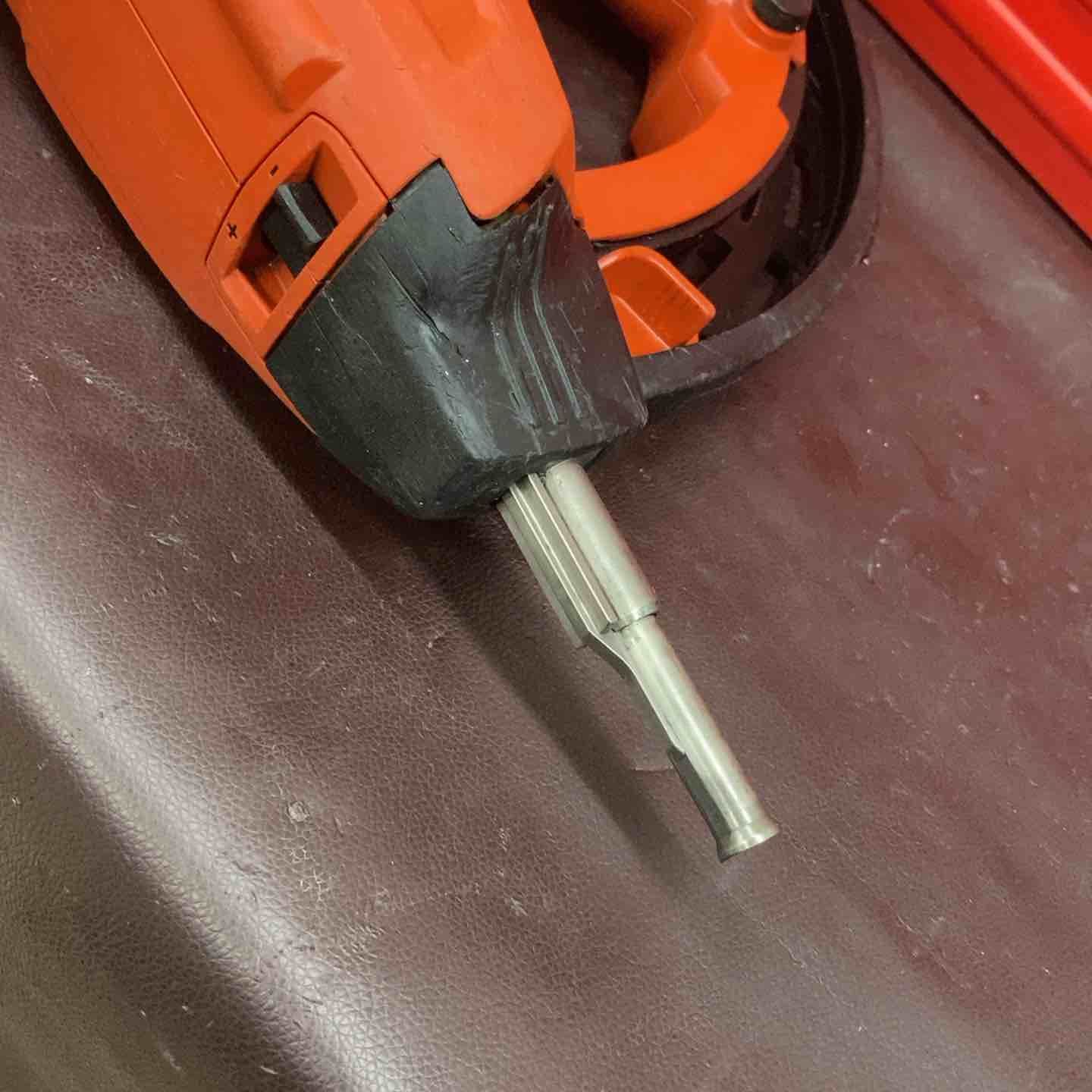 HILTI ガス式鋲打機