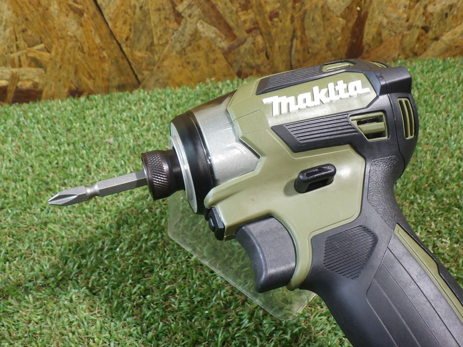 マキタ 18 V 充電式インパクトドライバ 本体のみ バッテリ 充電器 別売 箱なし 品扱い ♥