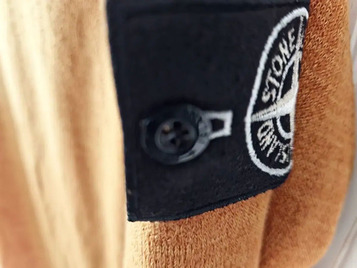 ストーンアイランド オレンジ色セーター STONE ISLAND(ストーン 