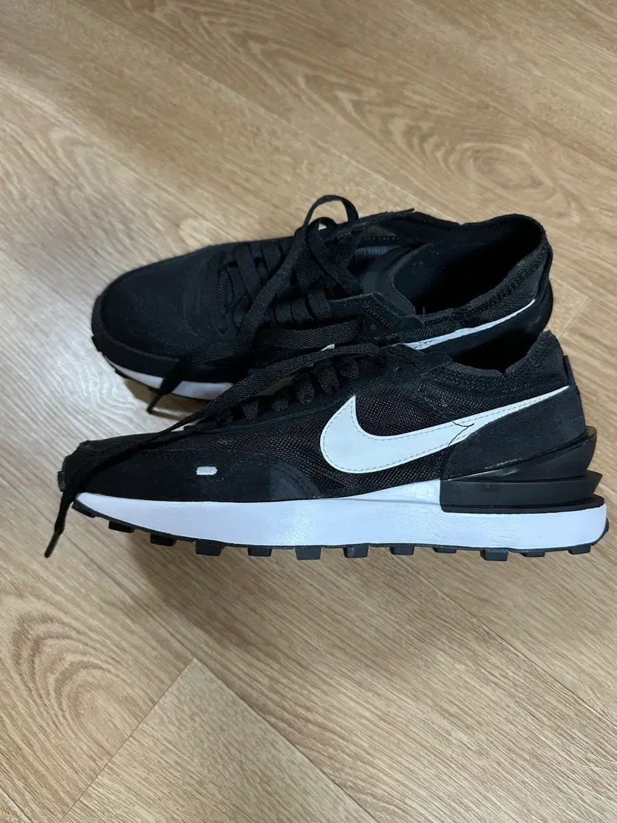 ナイキ ブラック スニーカー 225