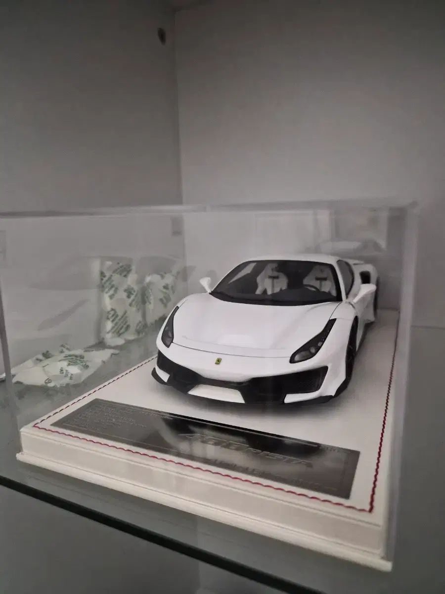 1:18 dino Ferrari(フェラーリ) 488 Pista レジン フールオープン 出品