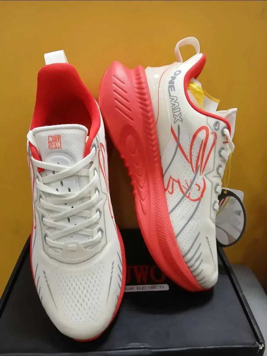 新商品ONEミックス ランニングシューズ 260