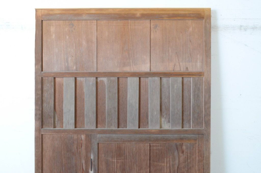  現状販売 引き戸 ヴィンテージ建具 昭和中期 無双窓 くぐり戸付き 4～7営業日前後で発送 修理加工希望の方3ヶ月程で発送 R-065521 ドア 扉 板戸 障子 住宅設備