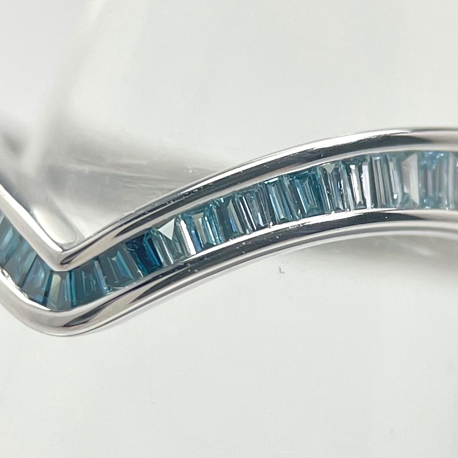 ダイヤ リング ブルー ダイヤモンド テーパー バゲット K18WG 指輪