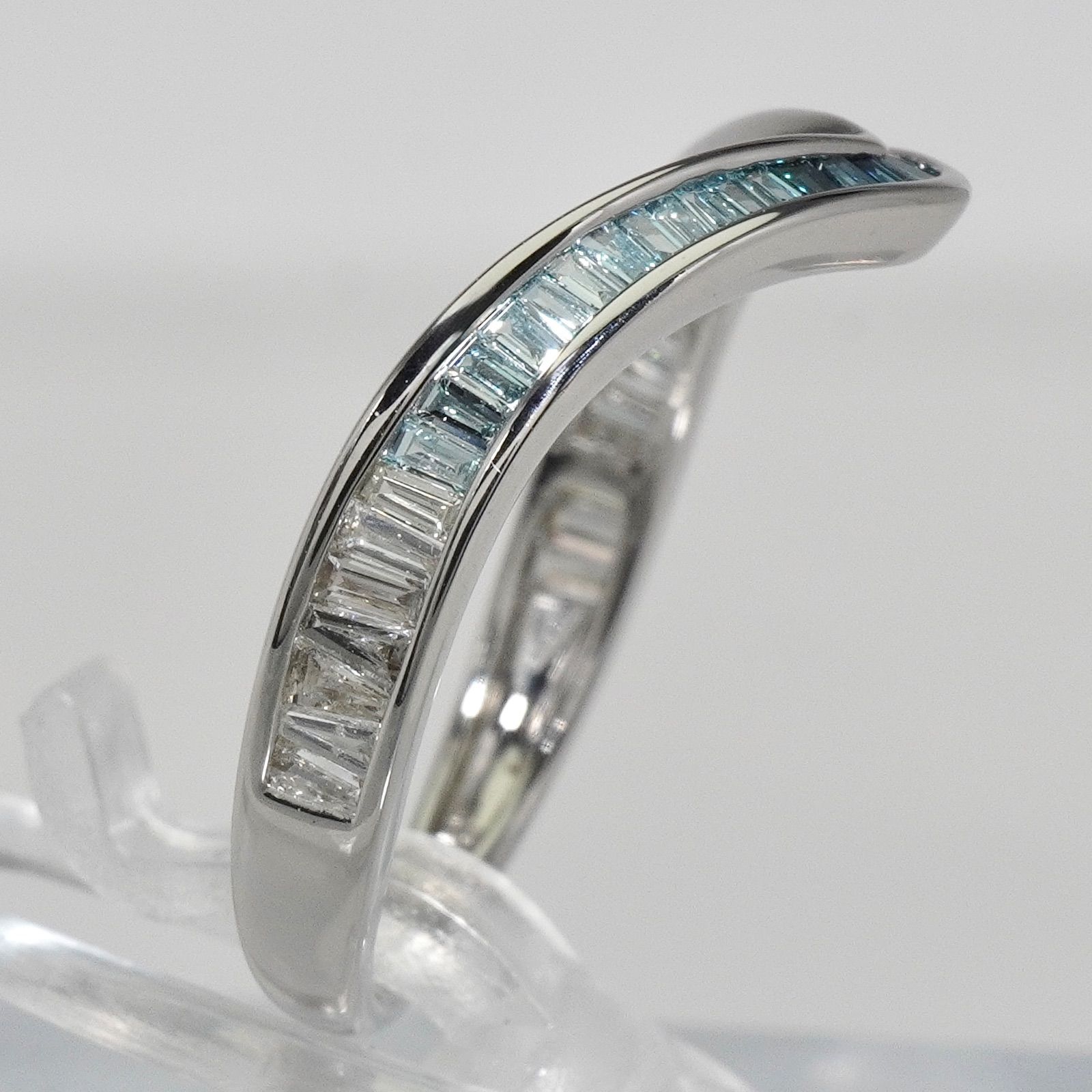 ダイヤ リング ブルー ダイヤモンド テーパー バゲット K18WG 指輪