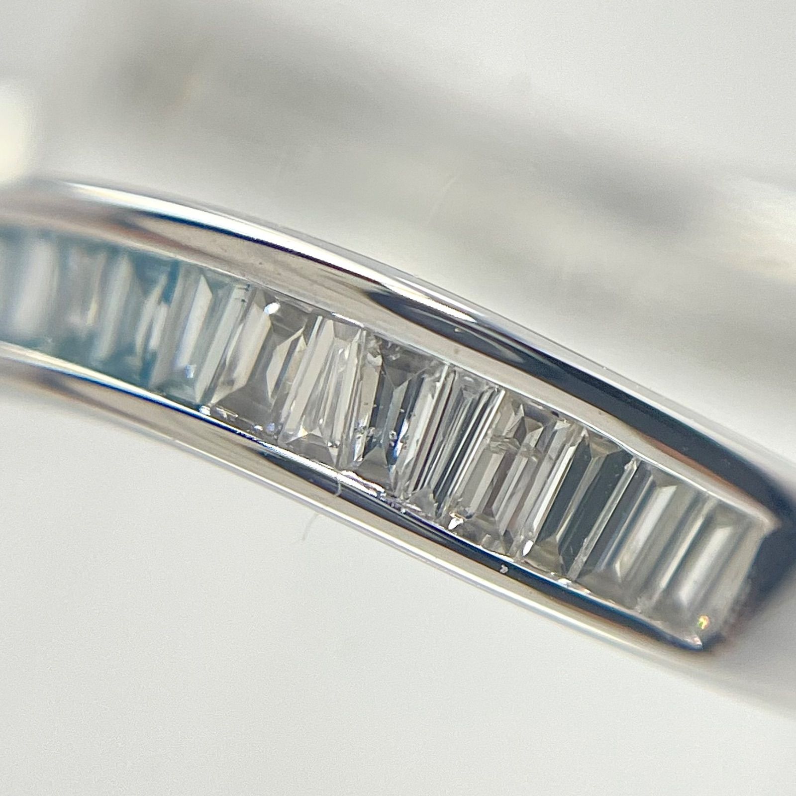 ダイヤ リング ブルー ダイヤモンド テーパー バゲット K18WG 指輪