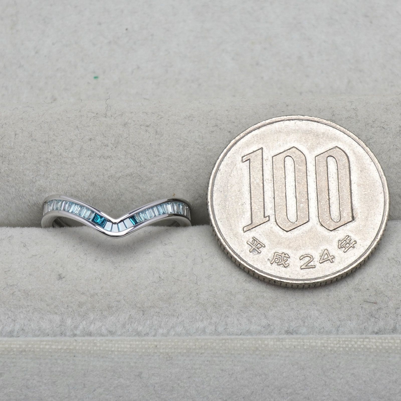 ダイヤ リング ブルー ダイヤモンド テーパー バゲット K18WG 指輪