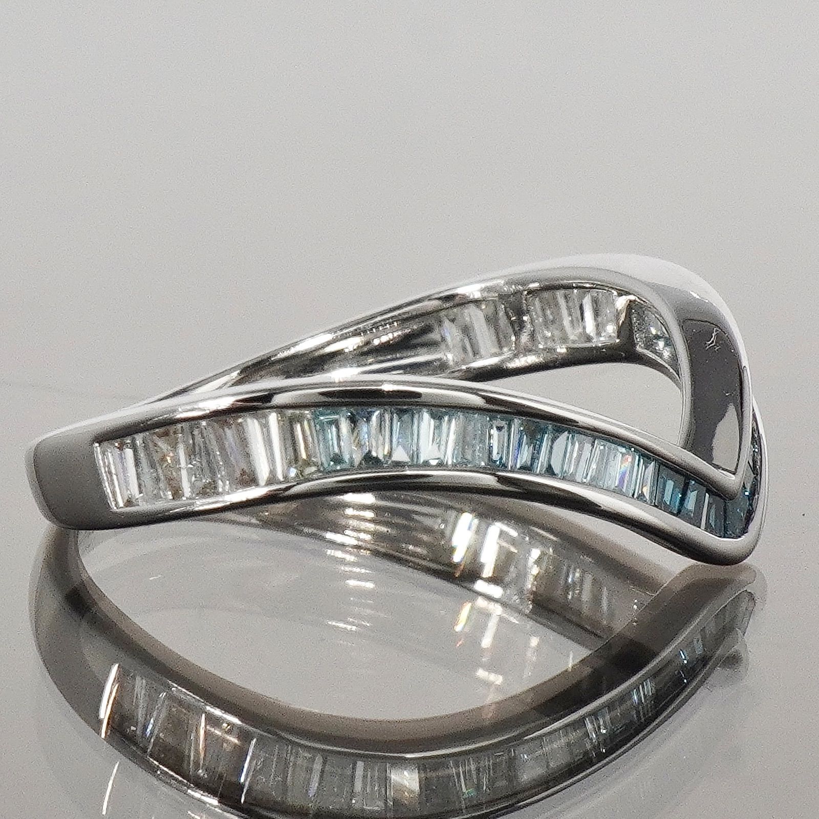 ダイヤ リング ブルー ダイヤモンド テーパー バゲット K18WG 指輪