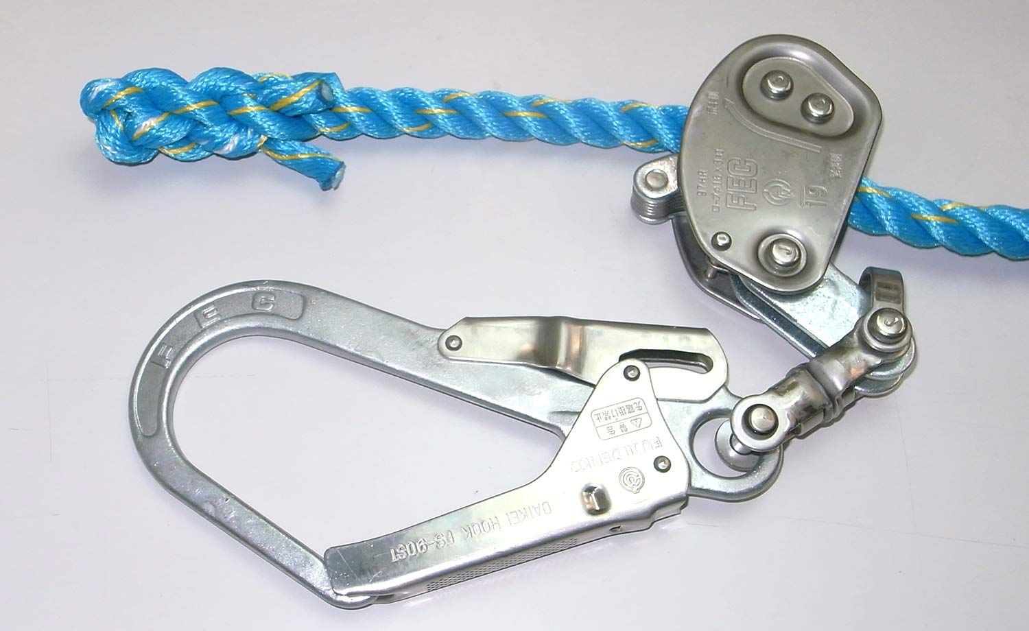  青色ニューテトロン水平親綱 緊張器付 16 mmΦ×15 m 両端大口径フック付き -TETORONｰ 建築物用金具 金物 部品