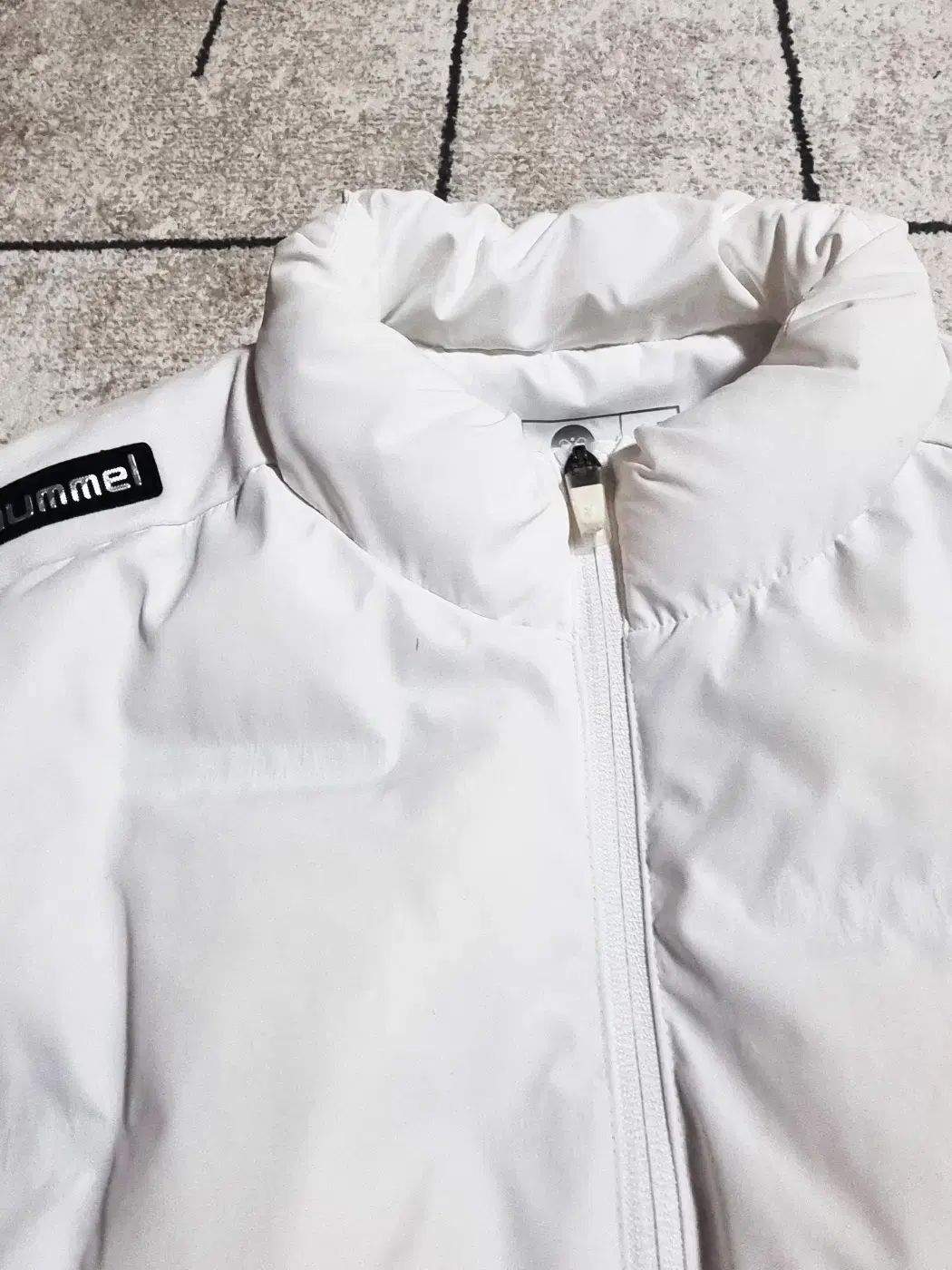 hummel(ヒュンメル) ハイブリッド ダウン ベスト ジップアップ ランニング サッカー ゴルフ 白 サイズ L XL