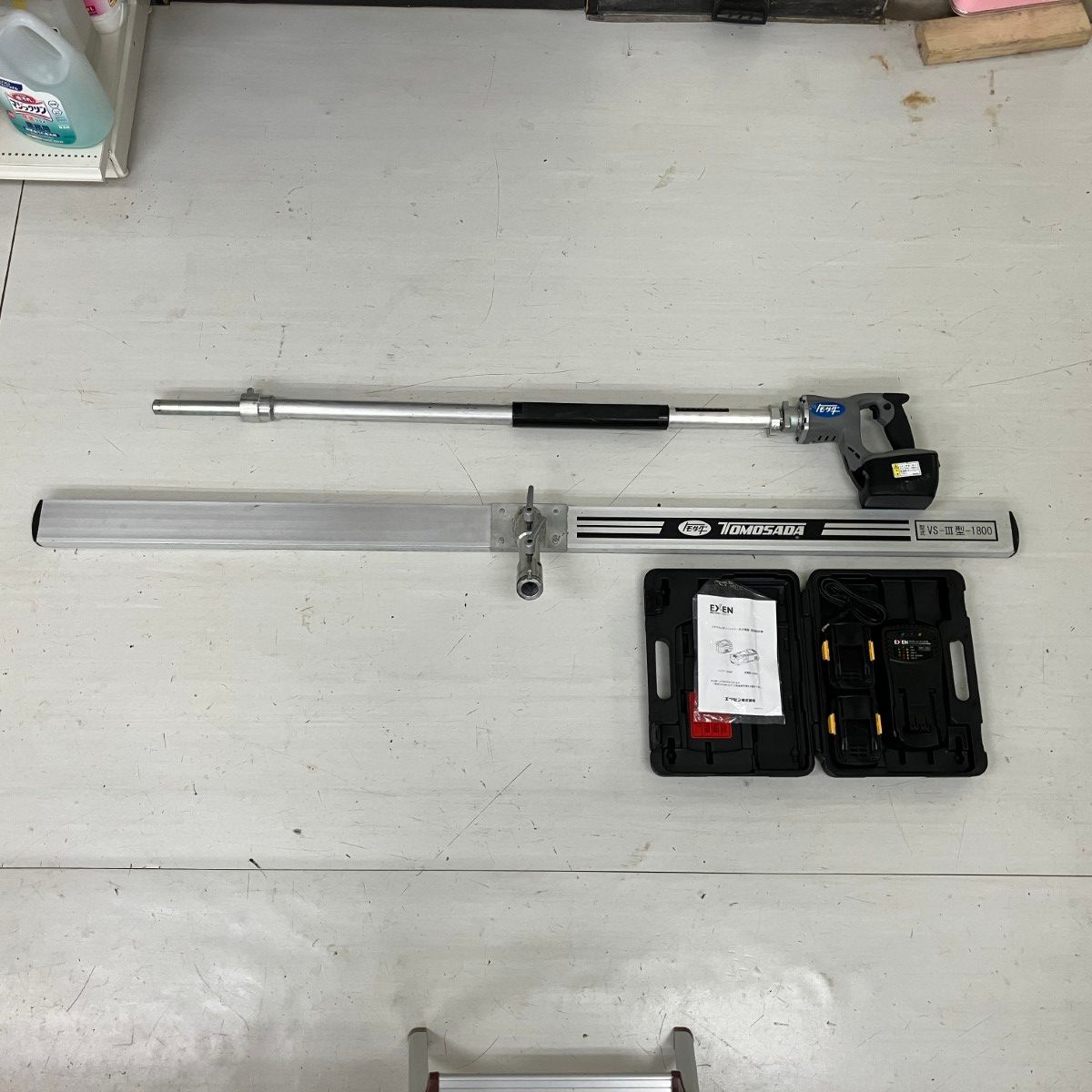 ЗЗ 友定建機 18 v 1800 mm マジックタンパー バッテリーx 2 充電器 ケース付 VS 3