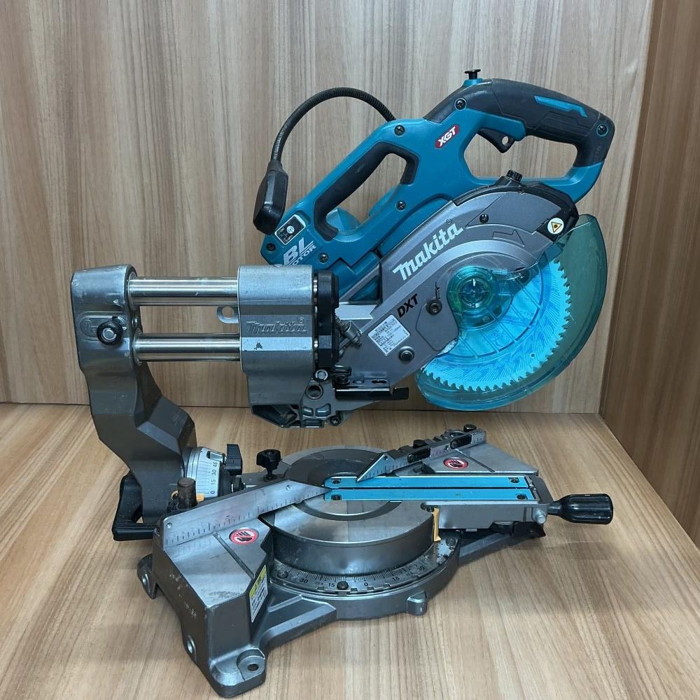 品 makita|マキタ LS 001 GZ 165 mm充電式スライド丸ノコ 40 Vmaｘ 要商品説明必読 204