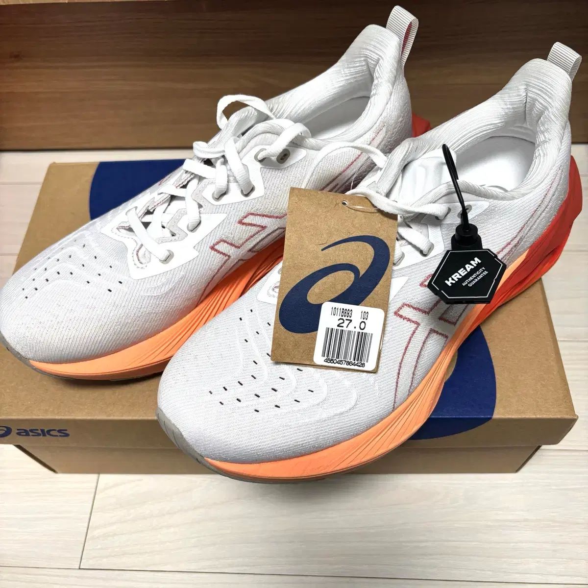 アシックス ノヴァブラスト 4 白 ムーンロック スニーカー