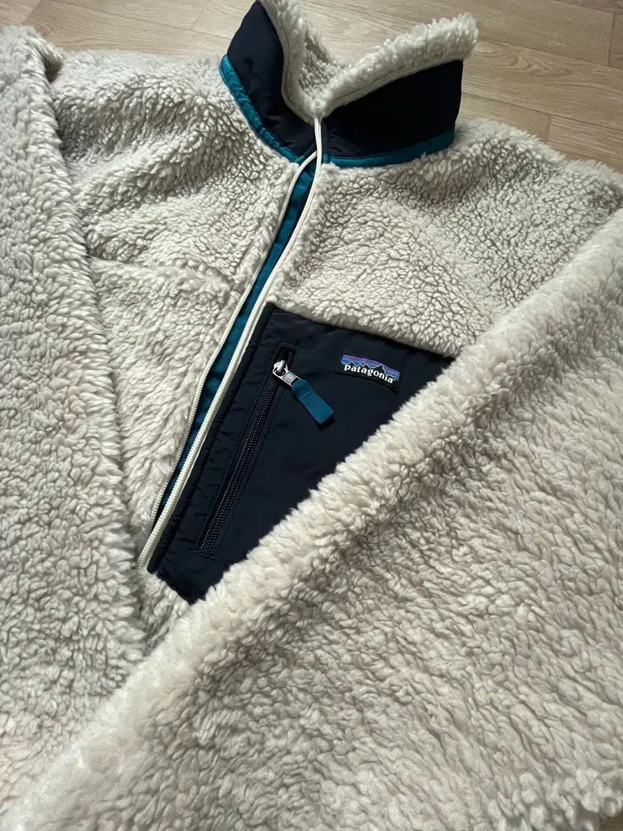 patagonia レトロ x アイボリー large ラージ 状態良し