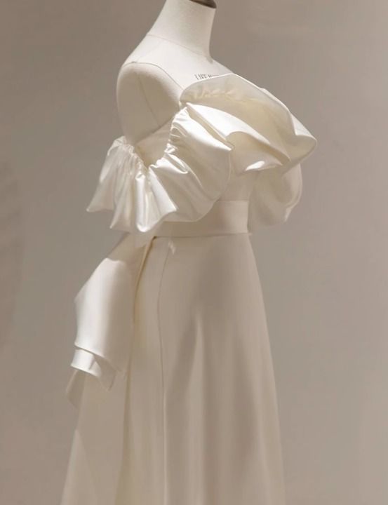 ボリュームフリル ウェディングドレス ロング 上品 マーメイド