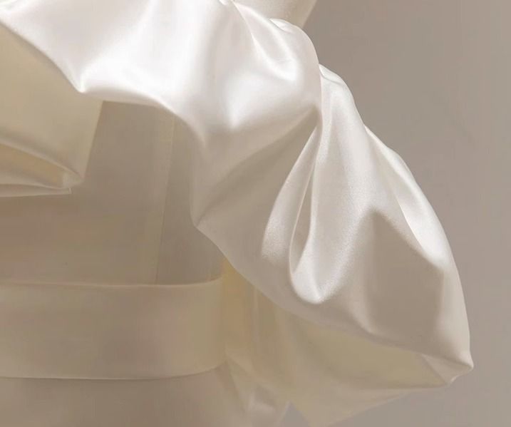 ボリュームフリル ウェディングドレス ロング 上品 マーメイド