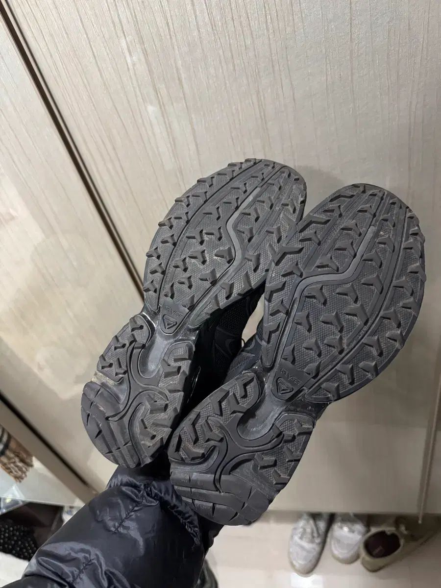 SALOMON サロモン スニーカー ブラック 265