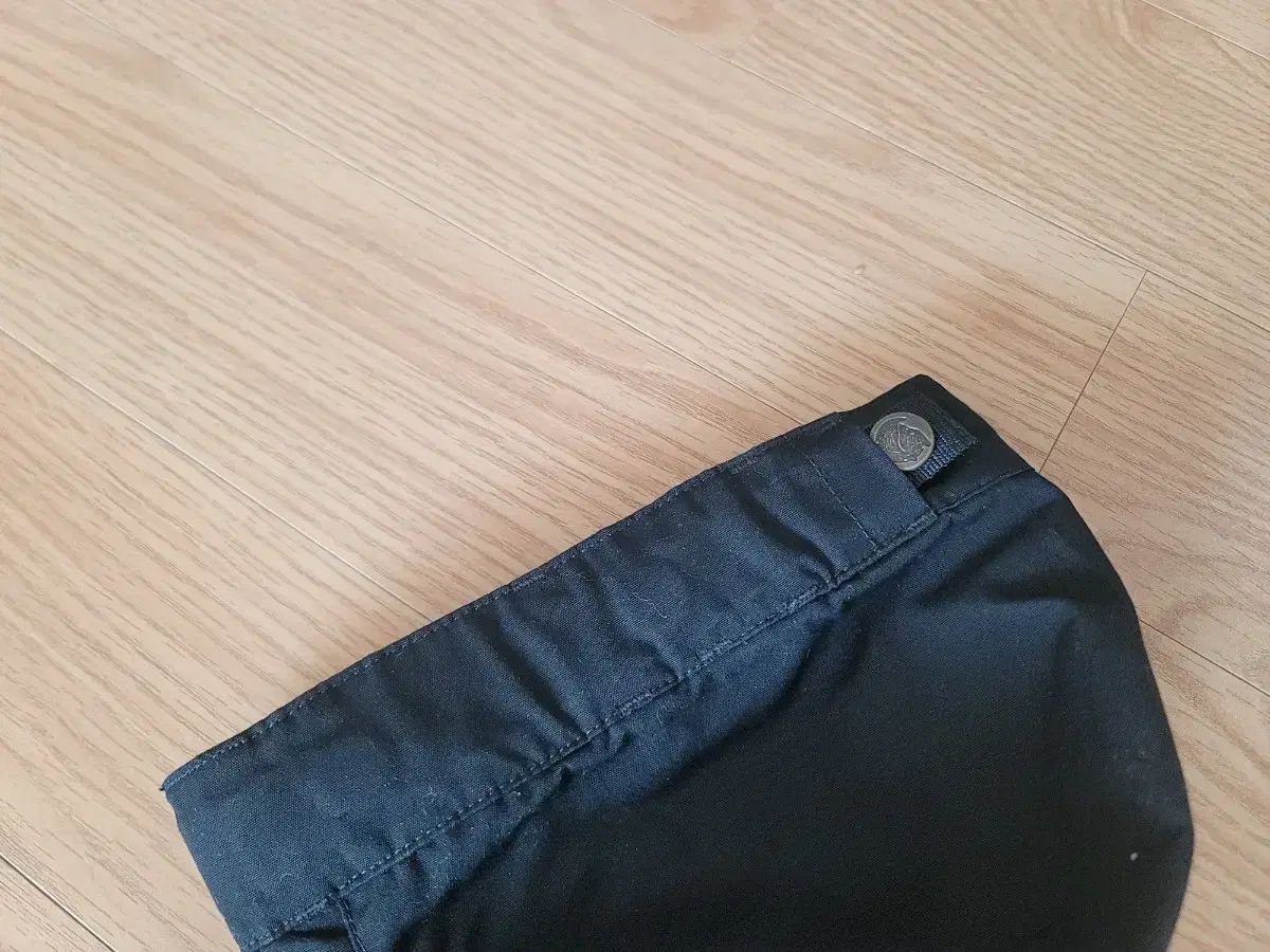 キャップ スラックス