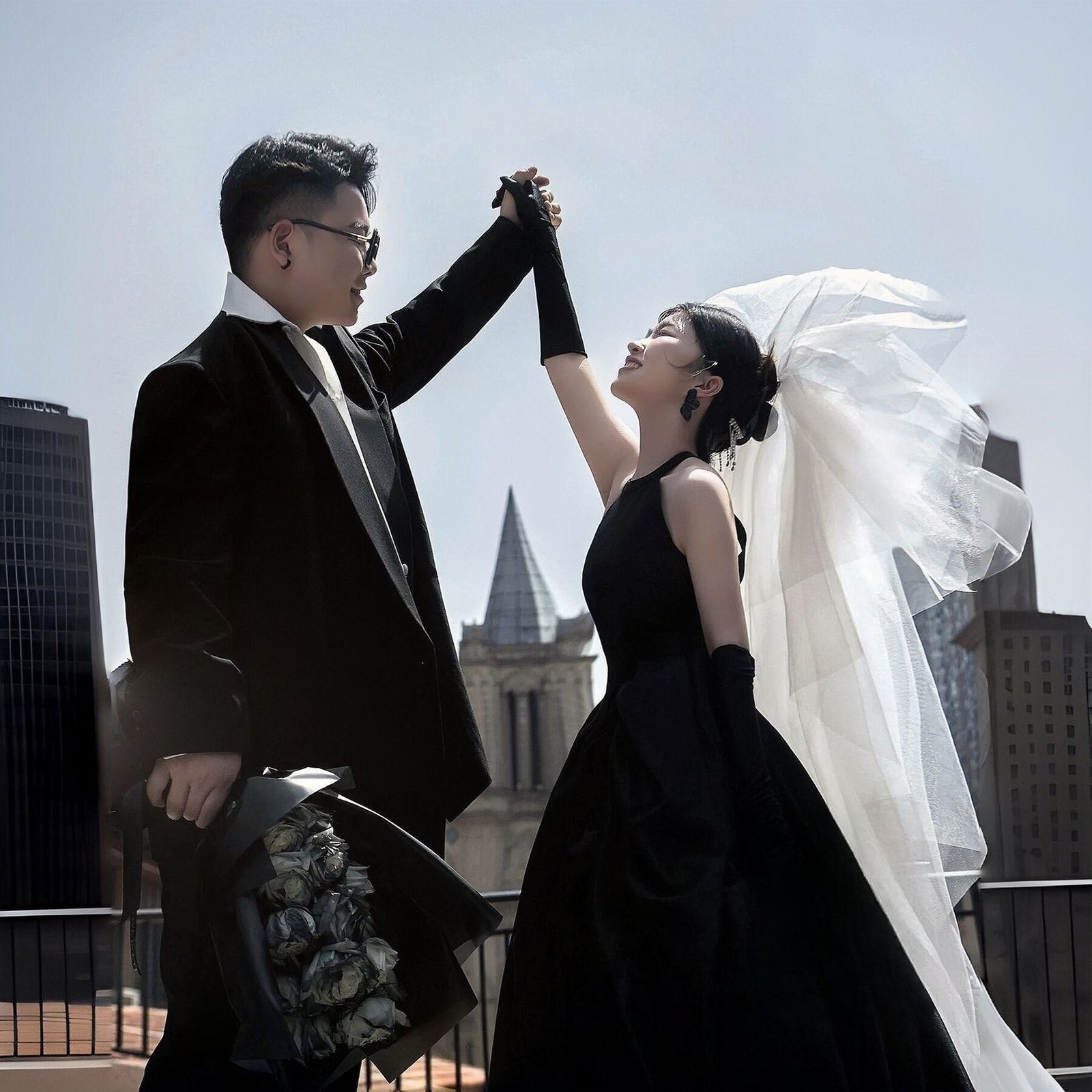 ホルターネックスリットウェディングドレス