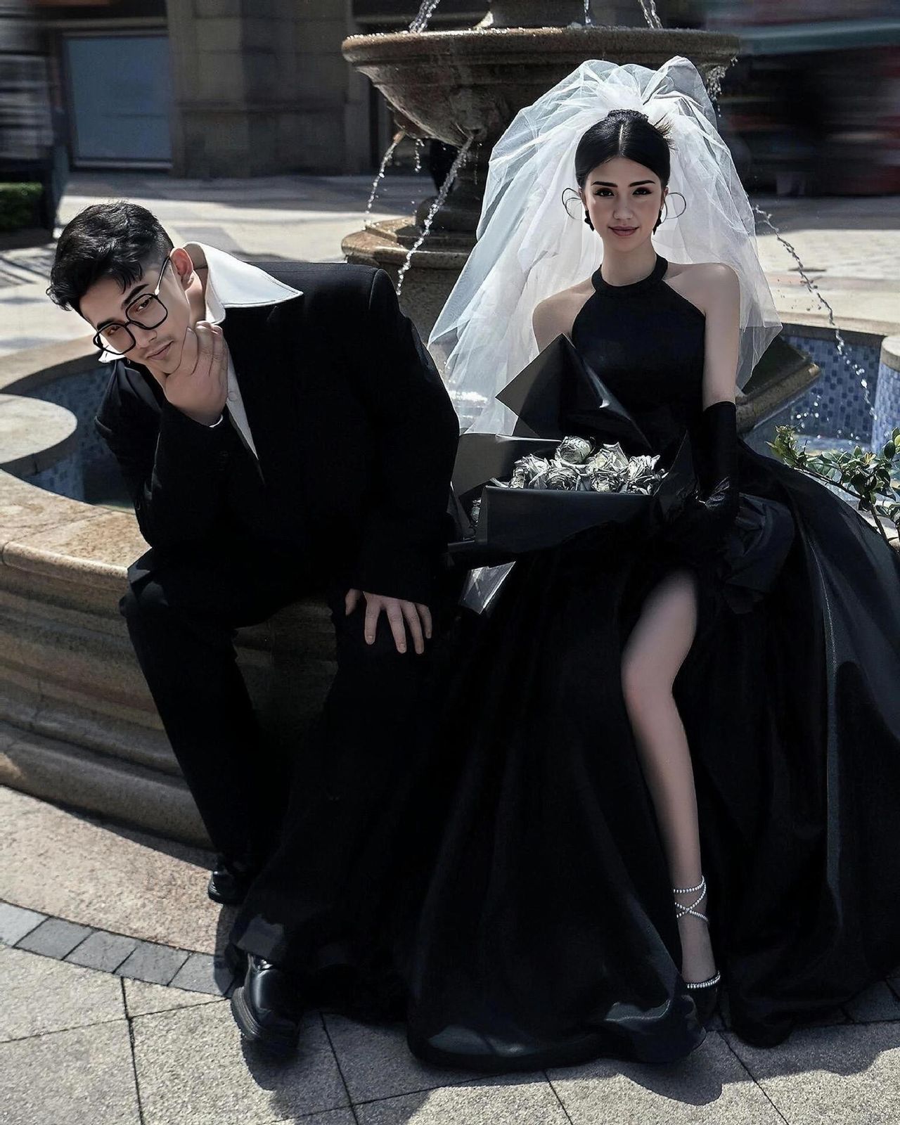 ホルターネックスリットウェディングドレス