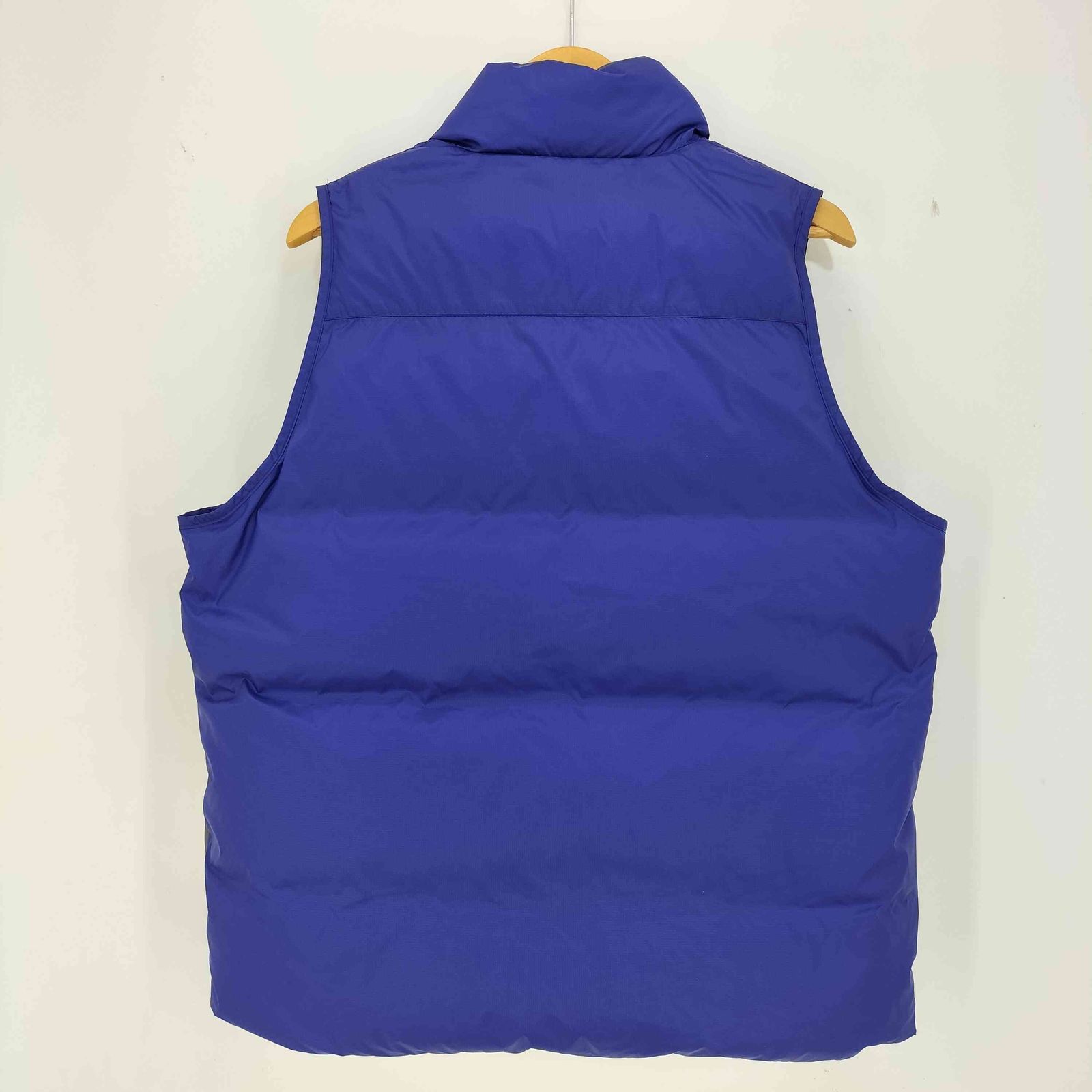 QUANTUM Reversible Down Vestを使った （ブルー） CAP マーモット