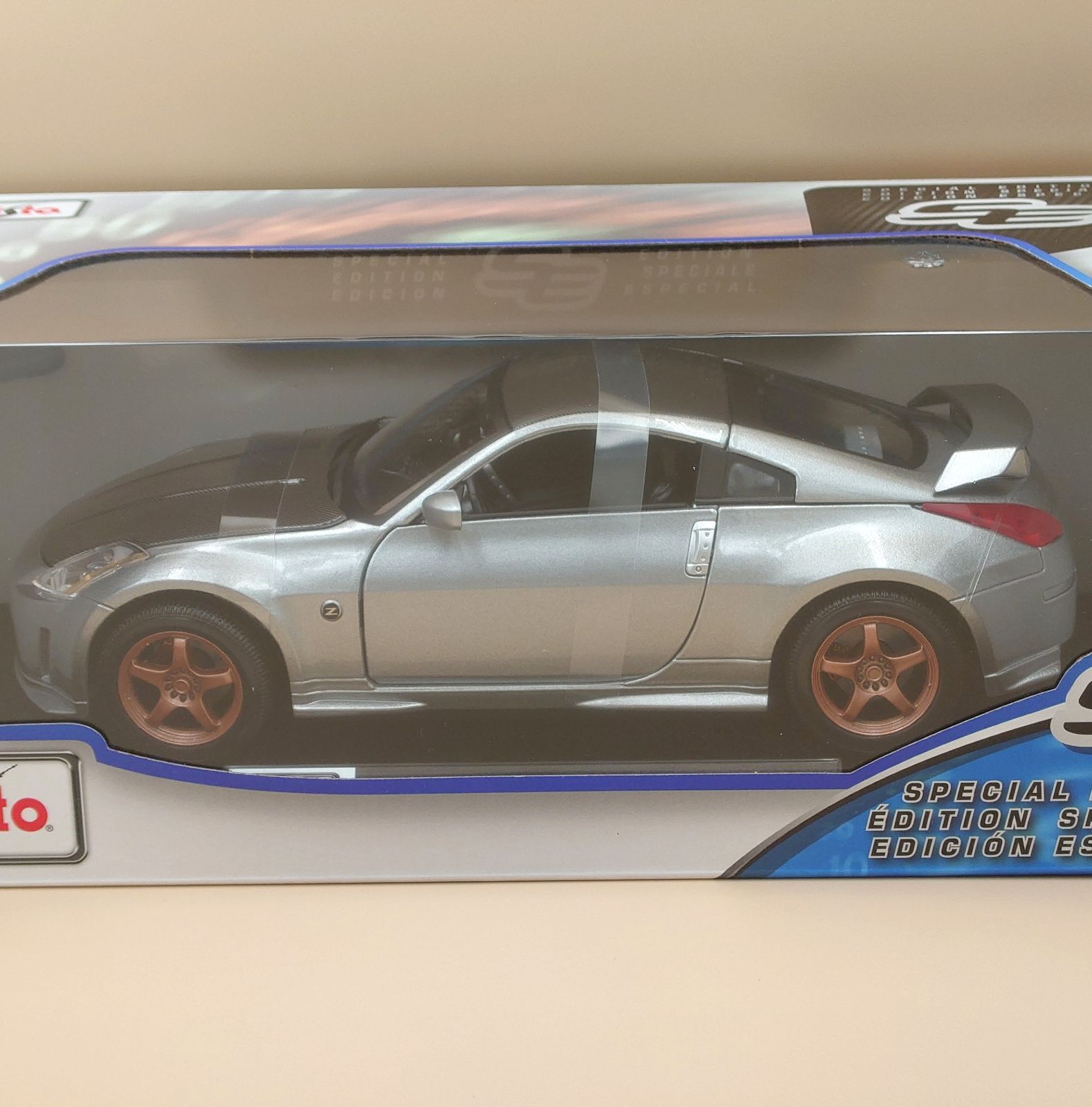 マイスト製ダイキャスト製ミニカー