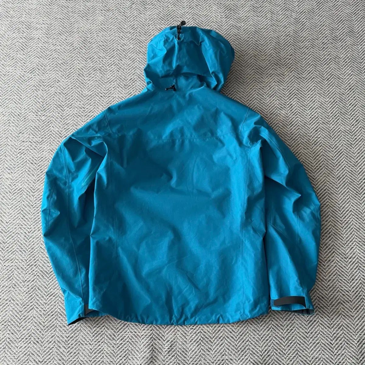 M ARC TERYX アルファSV タラッサ ルイヴィトン ヴァージル