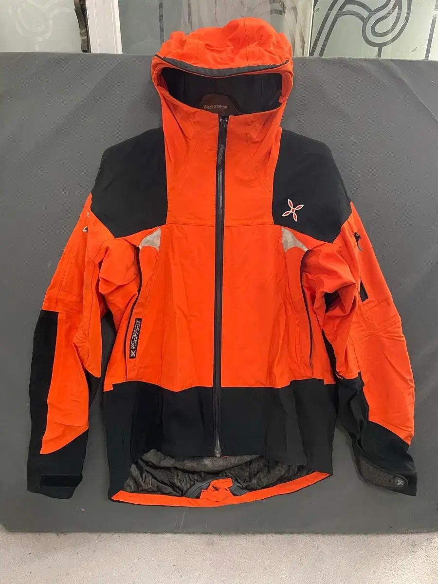 MONTURA モンチュラ オレンジ ブラック ウィンドブレーカー ジャケット L