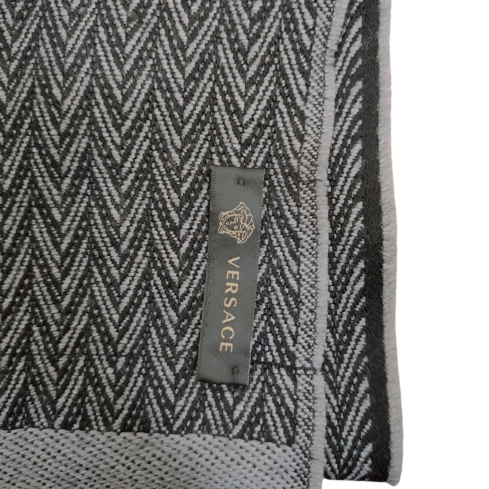 VERSACE ヴェルサーチ メデューサ ヘリンボーン柄 マフラー F ブラック
