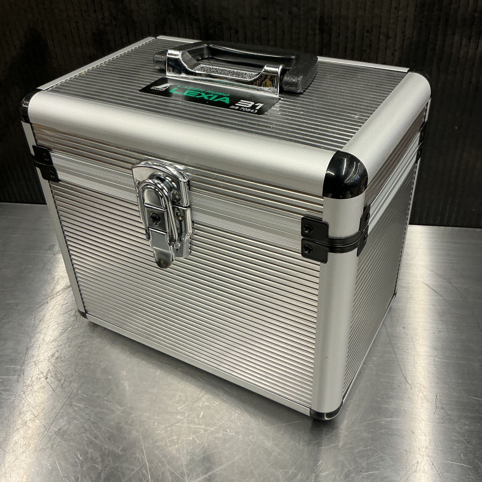 レーザー墨出し器