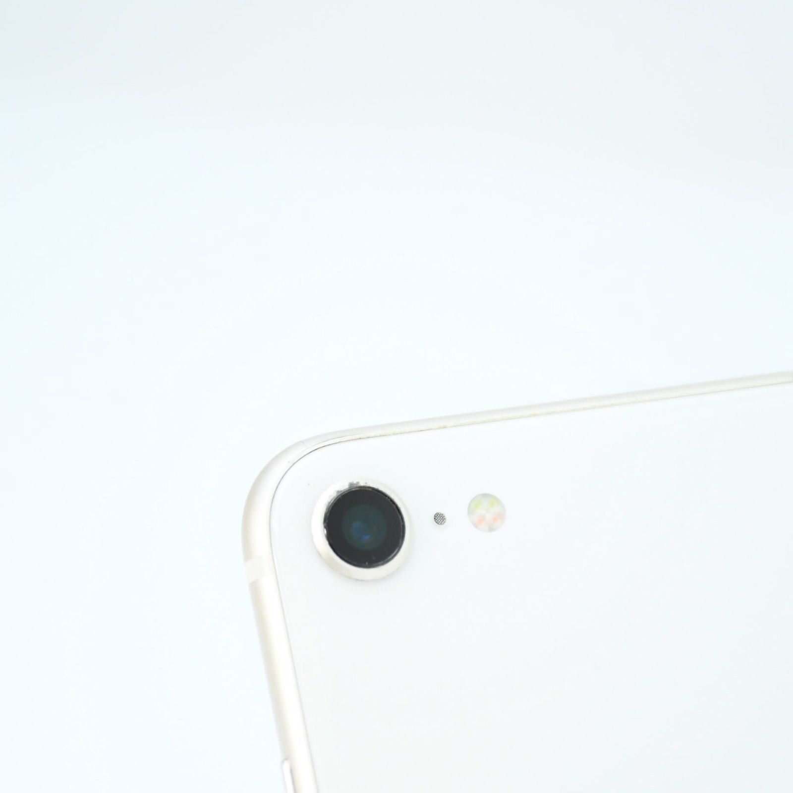 iPhoneSE3 第3世代 64GB スターライト SIMフリー 【バッテリー最大容量 